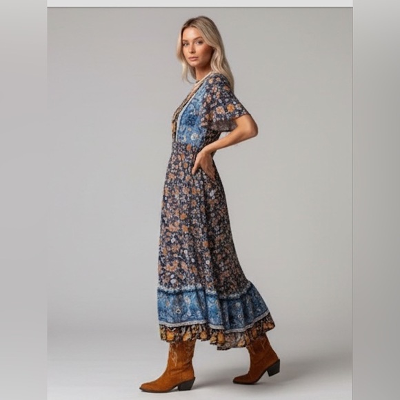 Boho Floral Bell Sleeve Asymmetrical Hem Dress - Picture 4 of 9